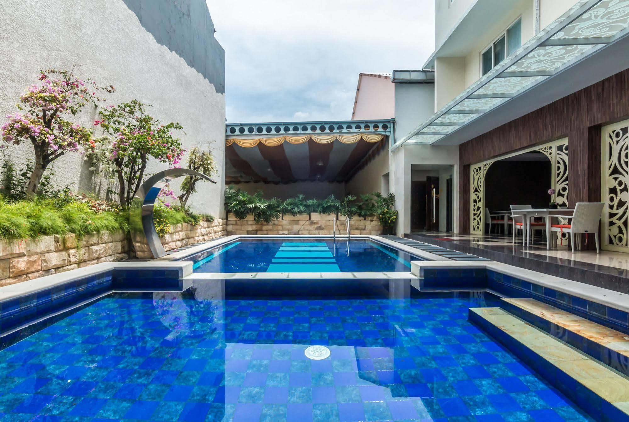 Zen Rooms Denpasar Marlboro Exterior foto